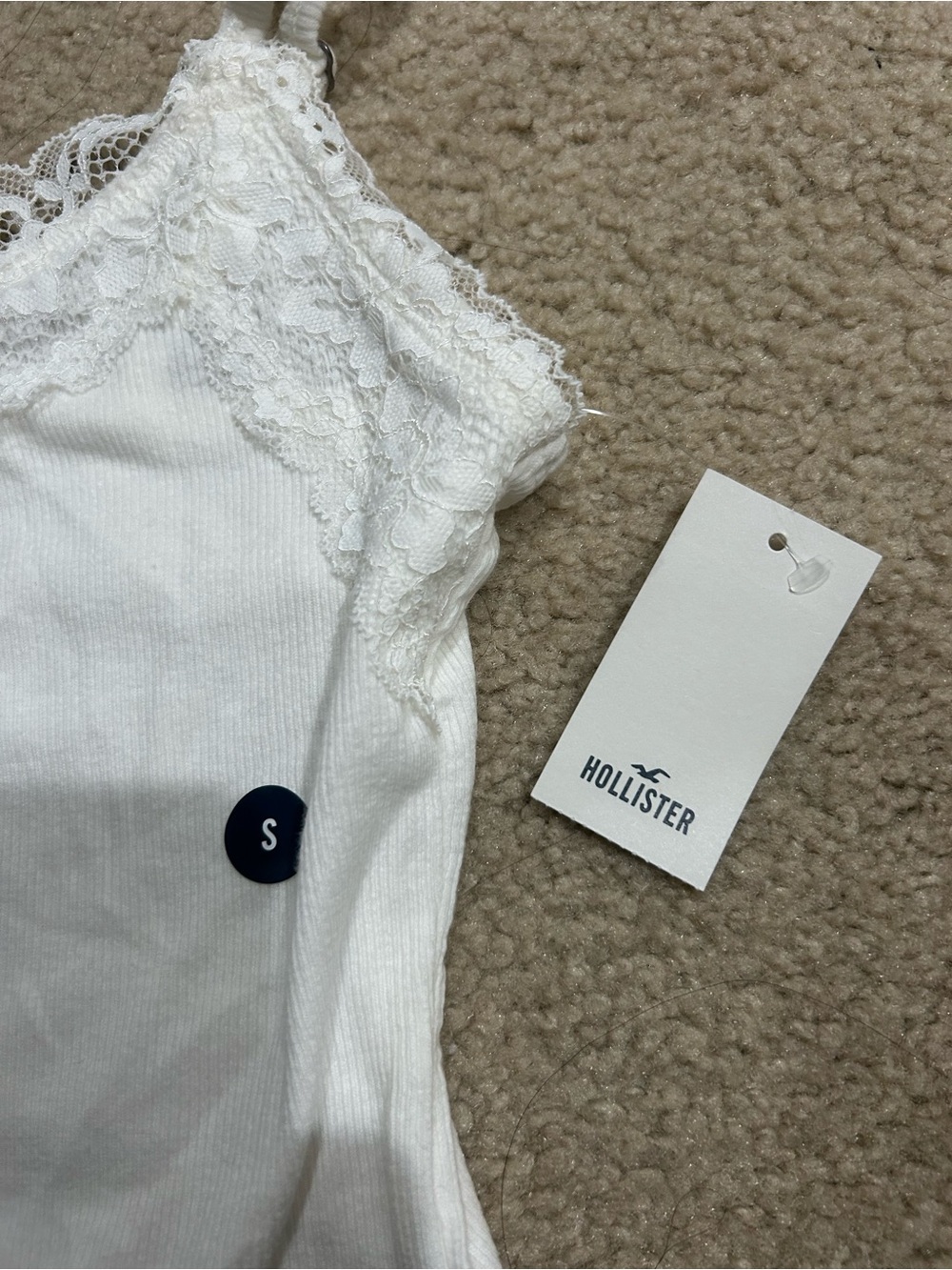 Hollister | NWT | White Lace-Trim Cami Tank Top - Small🤍 - Picture 3 of 7